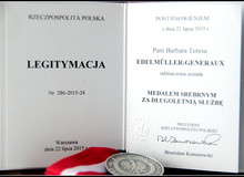 Obraz  Die  Silbermedaille  für  langjährige  Verdienste    verliehen  durch  den  Staatspräsidenten  der  Republik Polen.