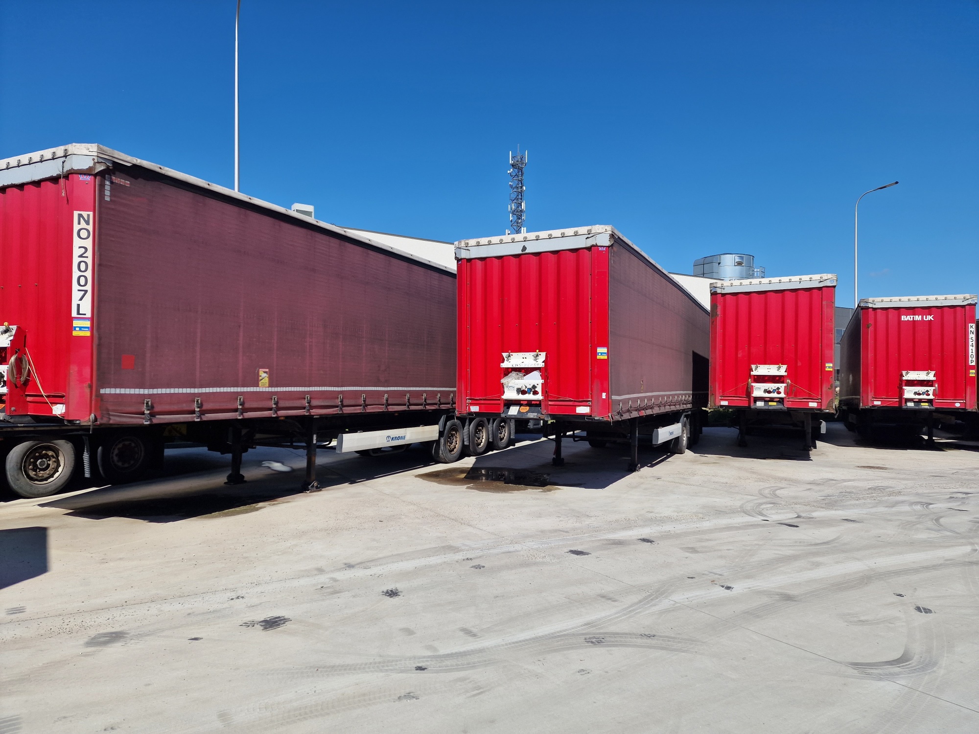 Semi-trailer sales